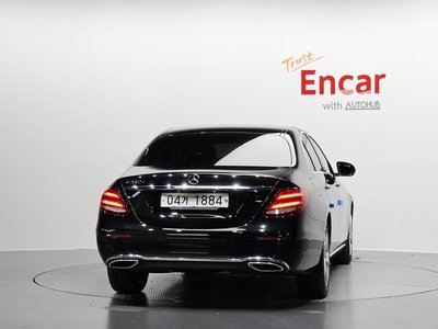 MERCEDES-BENZ E-CLASS - 4