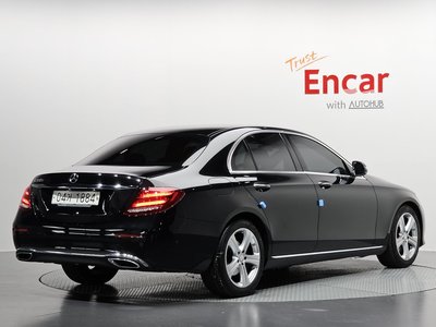 MERCEDES-BENZ E-CLASS - 3