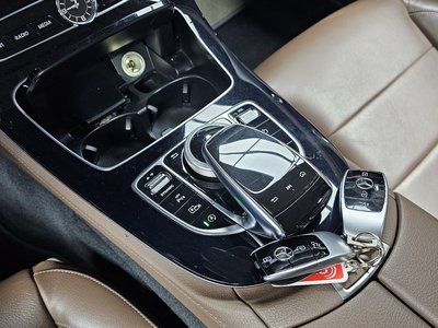 MERCEDES-BENZ E-CLASS - 9