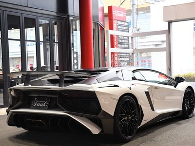 LAMBORGHINI AVENTADOR - 2