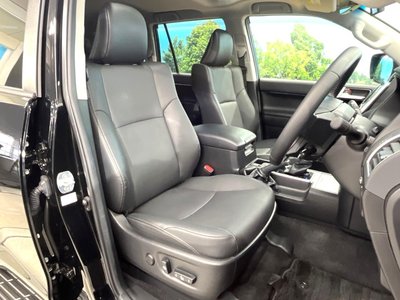 TOYOTA LAND CRUISER PRADO - 8