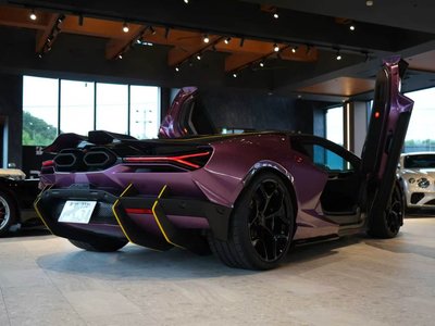 2025 Lamborghini REVUELTO photo 2