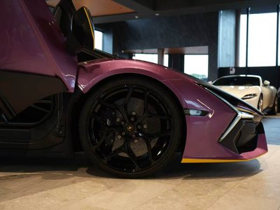 2025 Lamborghini REVUELTO photo 4