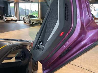 2025 Lamborghini REVUELTO — миниатюра 21