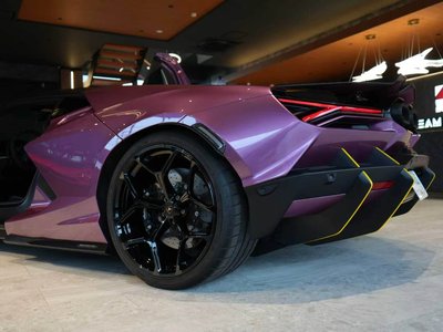 2025 Lamborghini REVUELTO photo 7