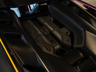 2025 Lamborghini REVUELTO photo 8