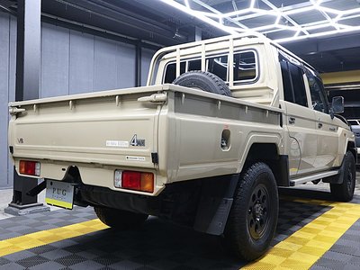 TOYOTA LAND CRUISER - 9