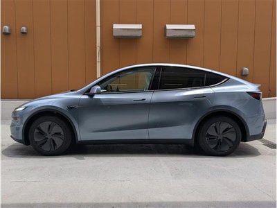 TESLA MODEL Y - 10