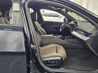 2025 BMW 5 SERIES 缩略图 11