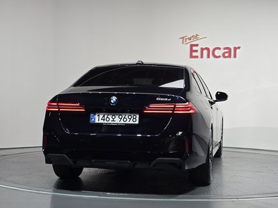 2025 BMW 5 SERIES 照片 4