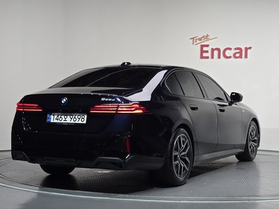 2025 BMW 5 SERIES 照片 3
