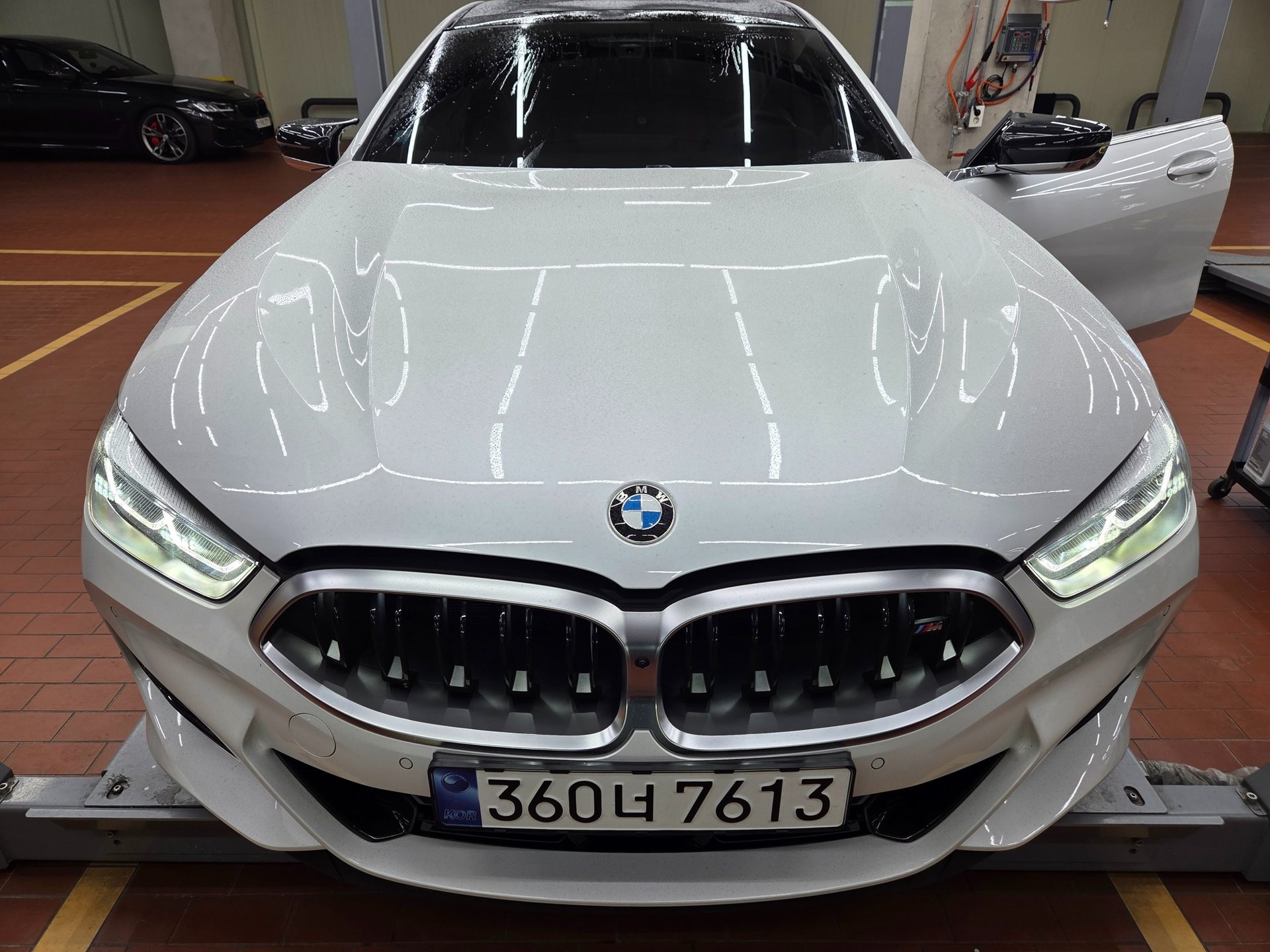 BMW 8 SERIES - View 1
