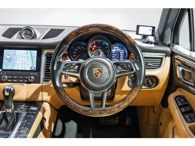 PORSCHE MACAN - 5