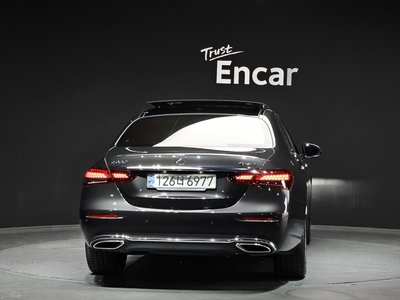 MERCEDES-BENZ E-CLASS - 4