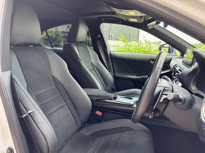 صورة مصغرة 12 لـ 2023 Lexus IS