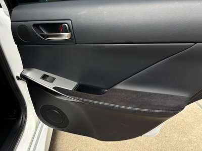 صورة مصغرة 43 لـ 2023 Lexus IS