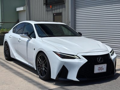 2023 Lexus IS photo 3