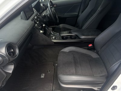 صورة مصغرة 16 لـ 2023 Lexus IS