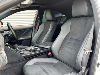 صورة مصغرة 13 لـ 2023 Lexus IS