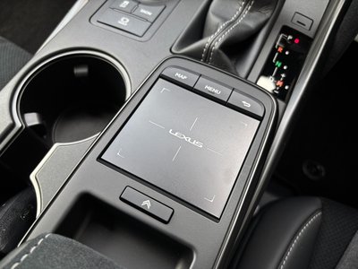 صورة مصغرة 39 لـ 2023 Lexus IS