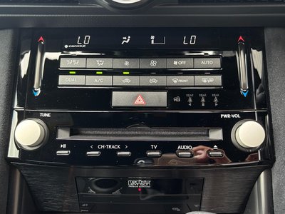صورة مصغرة 33 لـ 2023 Lexus IS