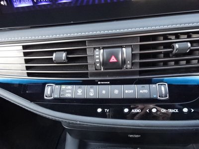2022 Lexus LS — миниатюра 16