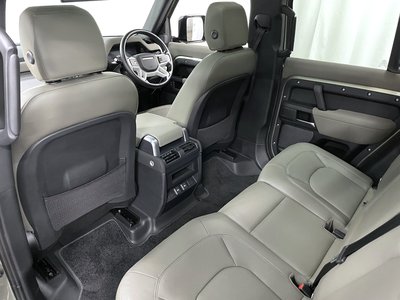 LAND ROVER DEFENDER - 9