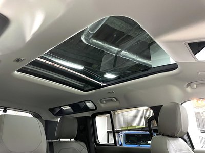 LAND ROVER DEFENDER - 4