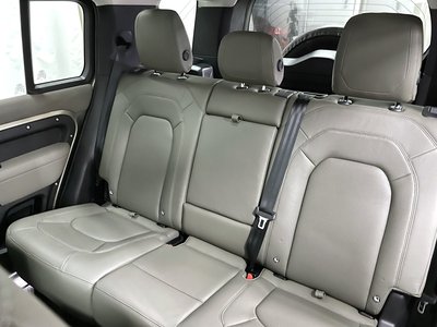 LAND ROVER DEFENDER - 10