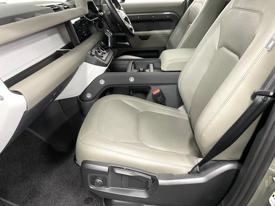 LAND ROVER DEFENDER - 8