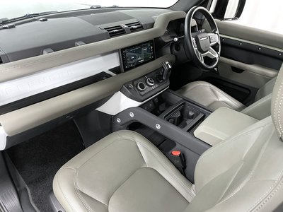 LAND ROVER DEFENDER - 5