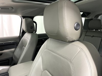 LAND ROVER DEFENDER - 7