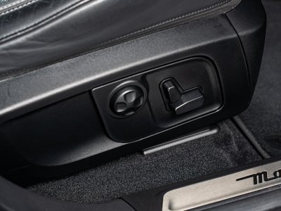 2021 Maserati LEVANTE thumbnail 36