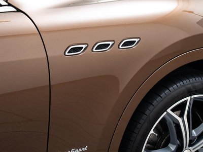 2021 Maserati LEVANTE thumbnail 23