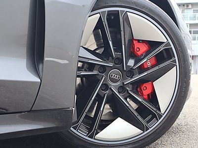 AUDI RS E-TRON GT - 5