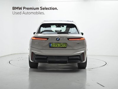 BMW IX - 3