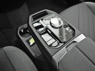 BMW IX - 9