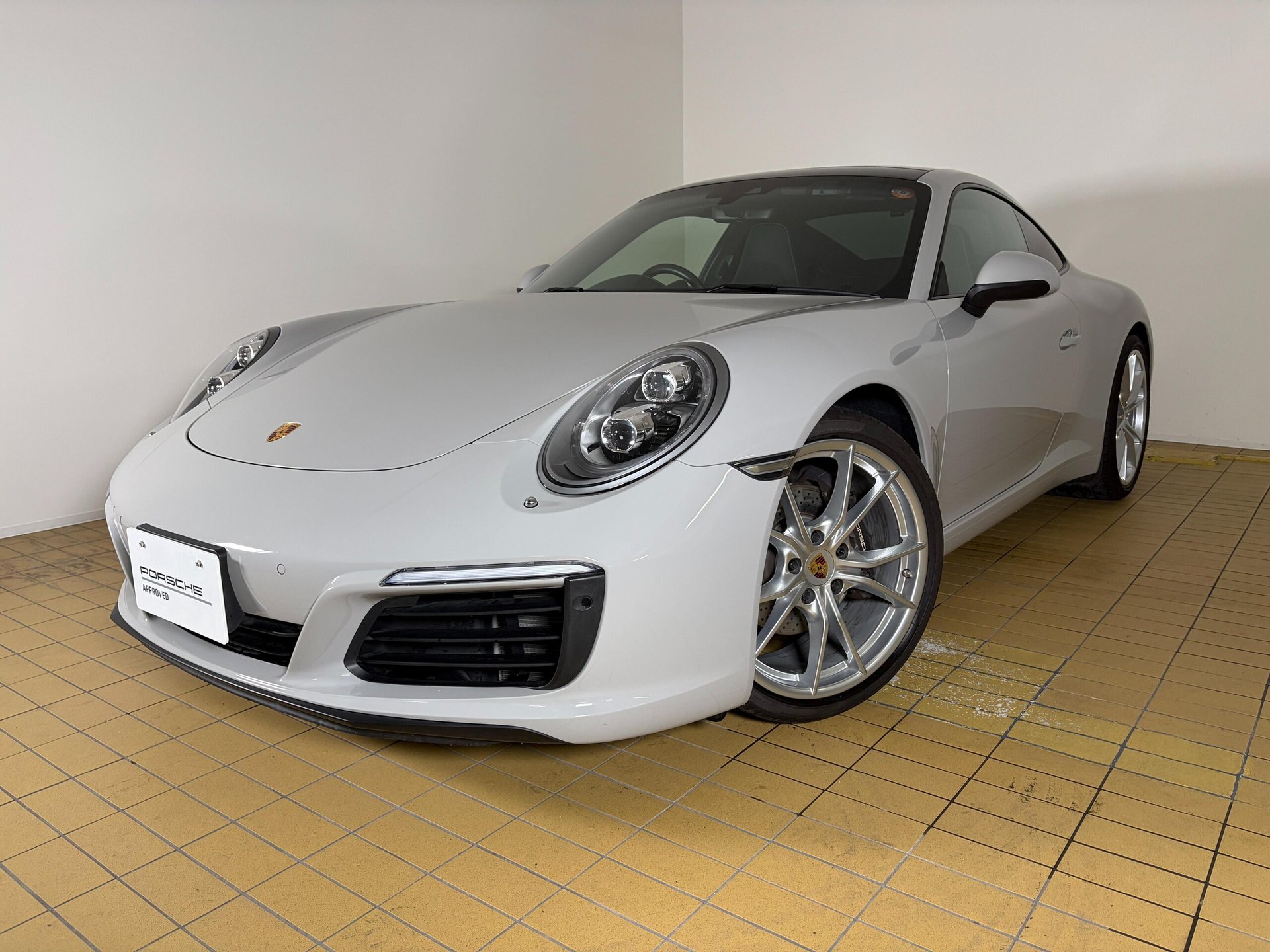 PORSCHE 911 - View 1