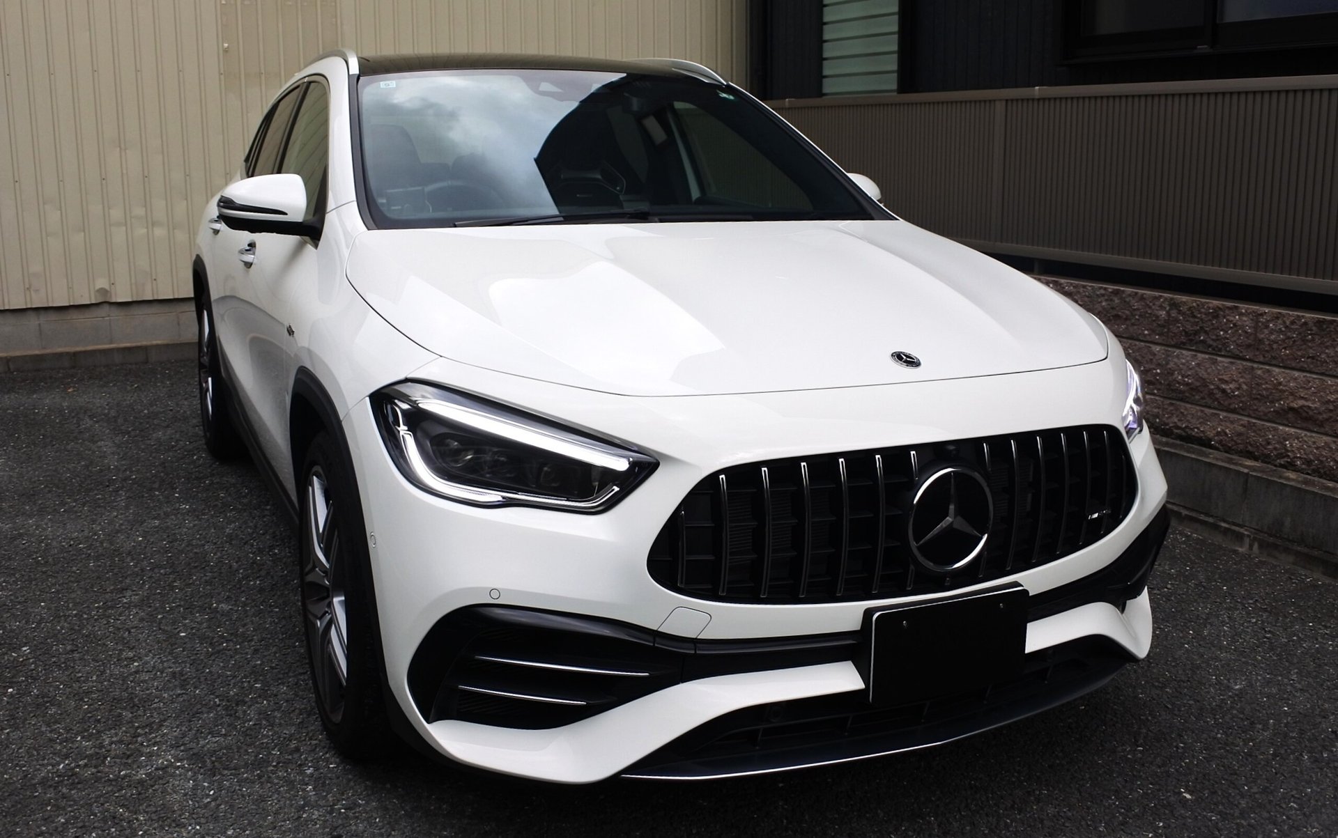 MERCEDES-BENZ GLA AMG - View 1