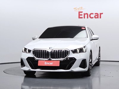2024 BMW 5 SERIES — фото 2