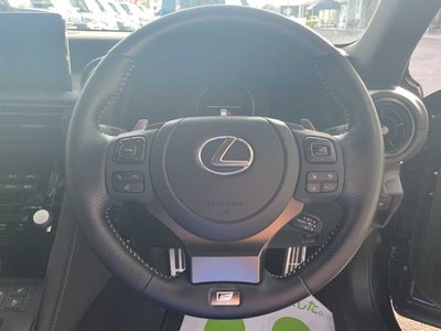 2023 Lexus IS — миниатюра 18