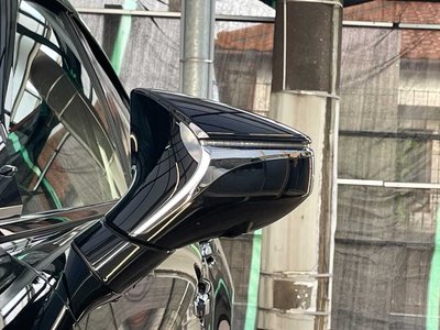 2023 Lexus IS — миниатюра 9