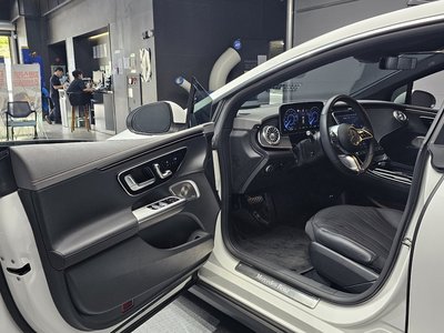 2023 Mercedes-BENZ EQE — миниатюра 13