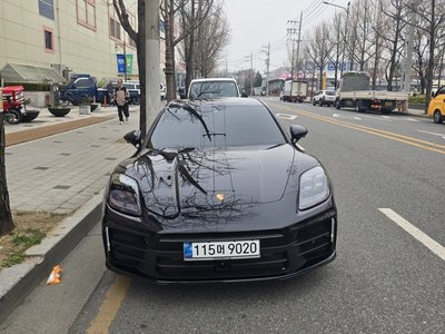 PORSCHE PANAMERA - 3