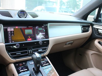 2022 Porsche MACAN — миниатюра 12