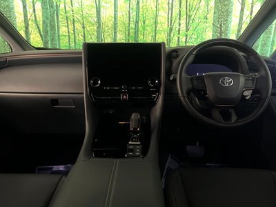2025 Toyota ALPHARD photo 2