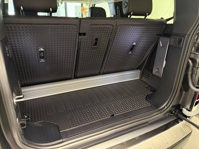 LAND ROVER DEFENDER - 9