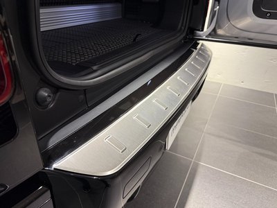 LAND ROVER DEFENDER - 10