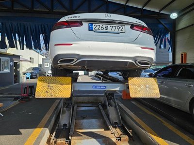 MERCEDES-BENZ E-CLASS - 3