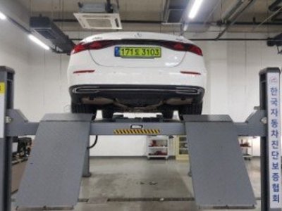 MERCEDES-BENZ E-CLASS - 2